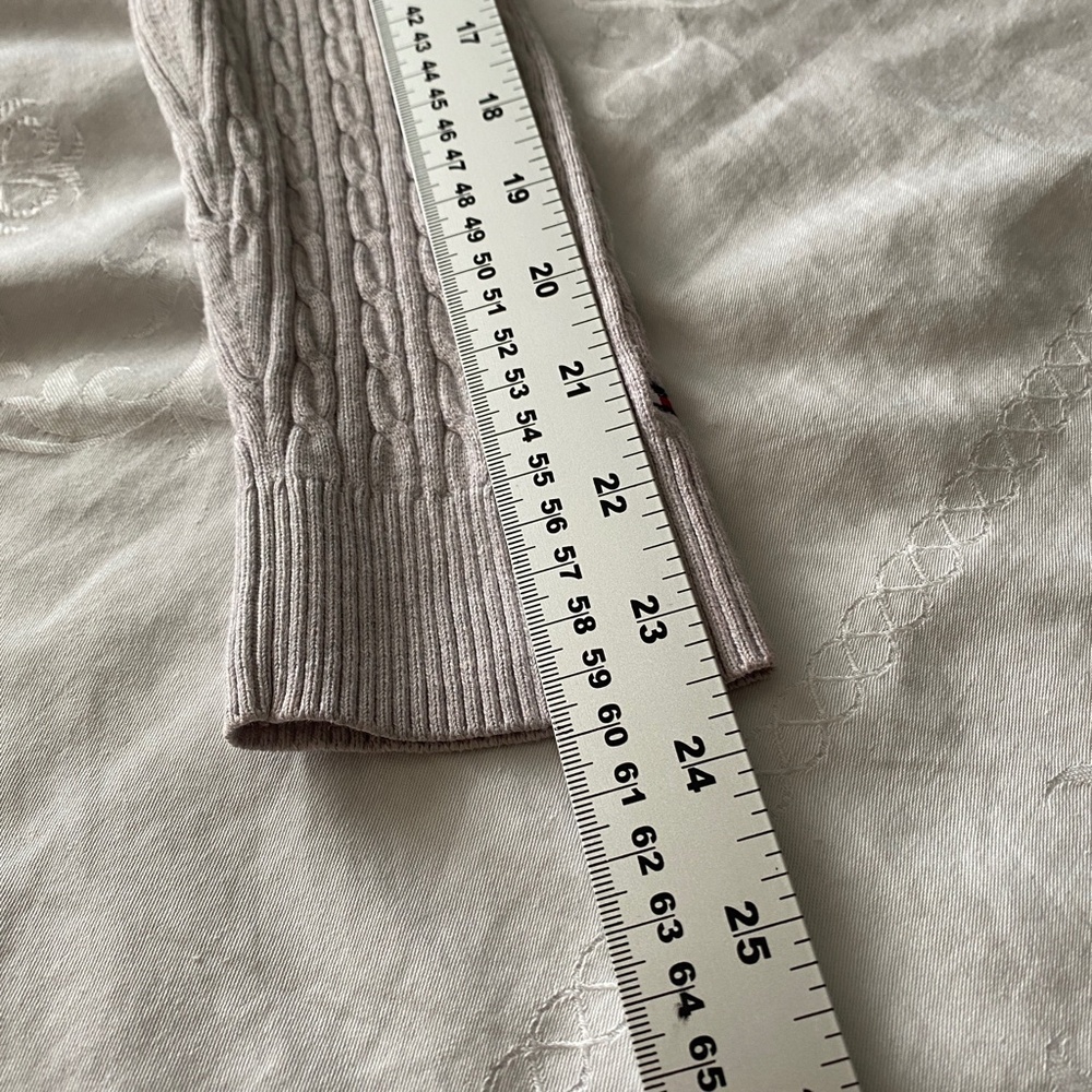Tommy Hilfiger Women's Light Gray Cable Knit Long Sleeve Sweater Size Large - Picture 9 of 11